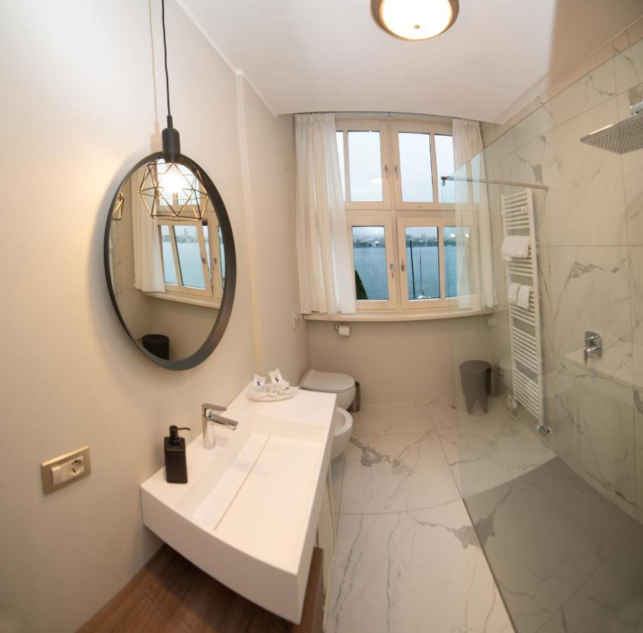 Little Marina Apartment Malgrate Ngoại thất bức ảnh
