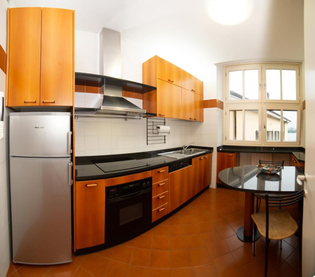 Little Marina Apartment Malgrate Ngoại thất bức ảnh